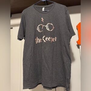 Harry Potter Sort Sleeve T-Shirt. Size XL. Charcoal Color. “The Keeper” Snitch.